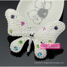 Broche en cristal et perle de belle couleur papillon